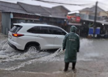 Pelda Putu Bergerak Cepat Melakukan Pemantauan dan Memastikan Keselamatan Warga