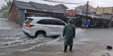 Pelda Putu Bergerak Cepat Melakukan Pemantauan dan Memastikan Keselamatan Warga