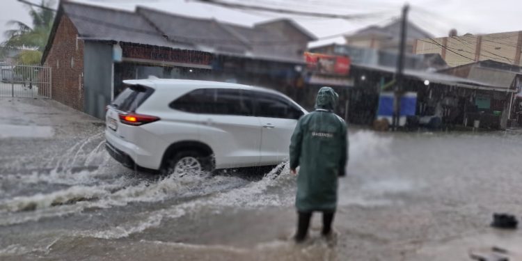 Pelda Putu Bergerak Cepat Melakukan Pemantauan dan Memastikan Keselamatan Warga