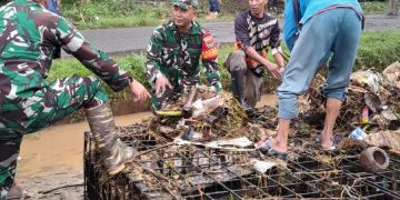 Serka Novriadi dengan Sigap Atasi Banjir