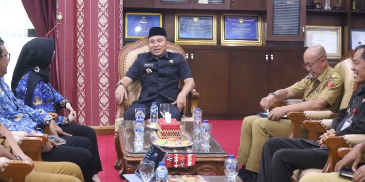 Bupati Lampung Barat Terima Audiensi Pemprov Lampung, Serahkan dan Terima Hibah Lahan untuk Sekolah Rakyat
