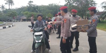 Satres Narkoba Polres Tubaba Berbagi Takjil, Pererat Silaturahmi dengan Masyarakat di Bulan Ramadhan
