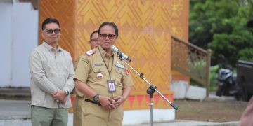 Sekda Lampung Barat Lepas 40 Peserta Wisata Rohani ke Yogyakarta