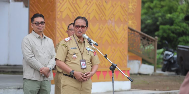 Sekda Lampung Barat Lepas 40 Peserta Wisata Rohani ke Yogyakarta