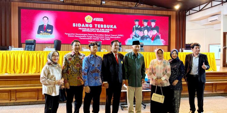 Darlian Pone Raih Gelar Doktor Ilmu Hukum Universitas Borobudur dengan Predikat Cumlaude