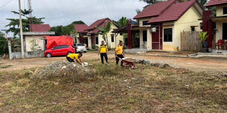 Semangat Bhinneka Tunggal Ika, Polsek Banjar Agung Gelar Kerja Bakti