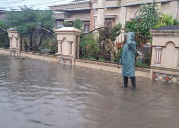 Pelda Putu dengan Sigap Pastikan Keamanan Warga yang Terdampak Genangan Air