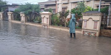 Pelda Putu dengan Sigap Pastikan Keamanan Warga yang Terdampak Genangan Air