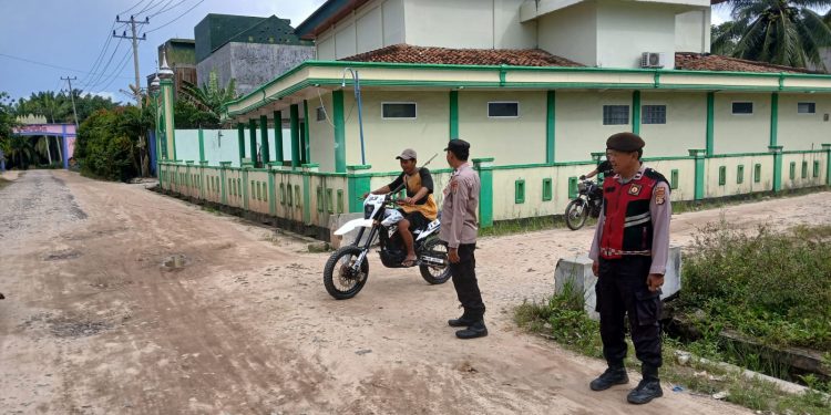 Sikap Tegas Polsek Dente Teladas: Gelar Strong Point Sore, Amanah Jaga Keamanan, Situasi Wilayah Kondusif Sepenuhnya