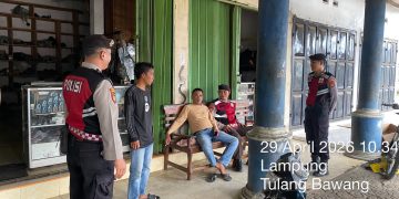 Jaga Kondusivitas Jembatan Cakat Raya, Sat Samapta Polres Tulang Bawang “Sapa” Warga Lewat Patroli Presisi