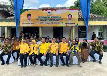 Muscam Partai Golkar Negeri Besar, Dr Darlian Pone Lantik Asmawati sebagai Ketua Pimpinan Kecamatan