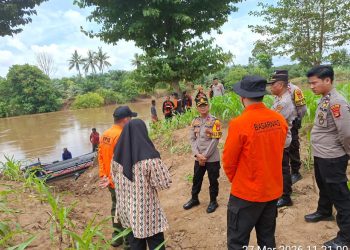 Diduga 2 Orang Hanyut Terbawa Arus Sungai Way Umpu, Polisi dan BPBD Way Kanan Masih Melakukan Pencarian