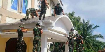 Kodim 0427/Way Kanan Melaksanakan Kegiatan Karya Bhakti Pengecatan Tempat Ibadah Gereja HKBP Way Tuba