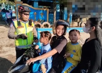Satlantas Polres Way Kanan Melaksanakan Kegiatan Pengamanan dan Gatur Lalin