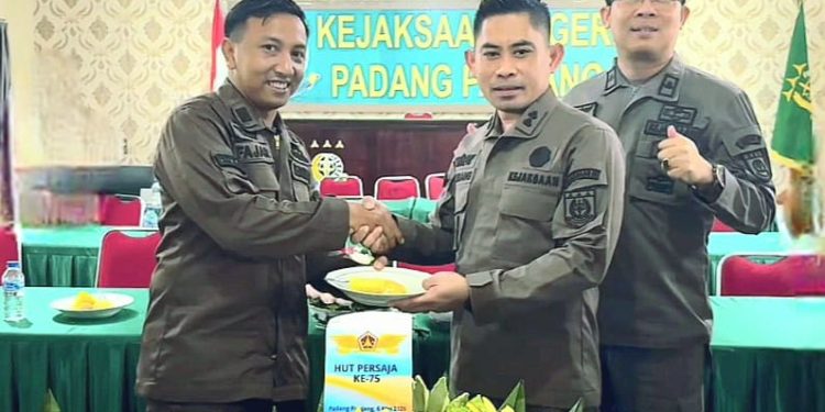 Kejari Padang Panjang Gelar Upacara HUT PERSAJA ke 75, dalam Mengawal Kedaulatan